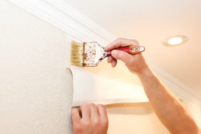 Pose de papier peint à Trémuson — revêtements muraux et toiles de verre